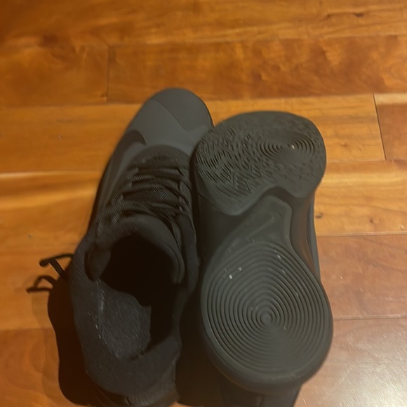 Black Nike Athletic shoes - Picture 3 of 4